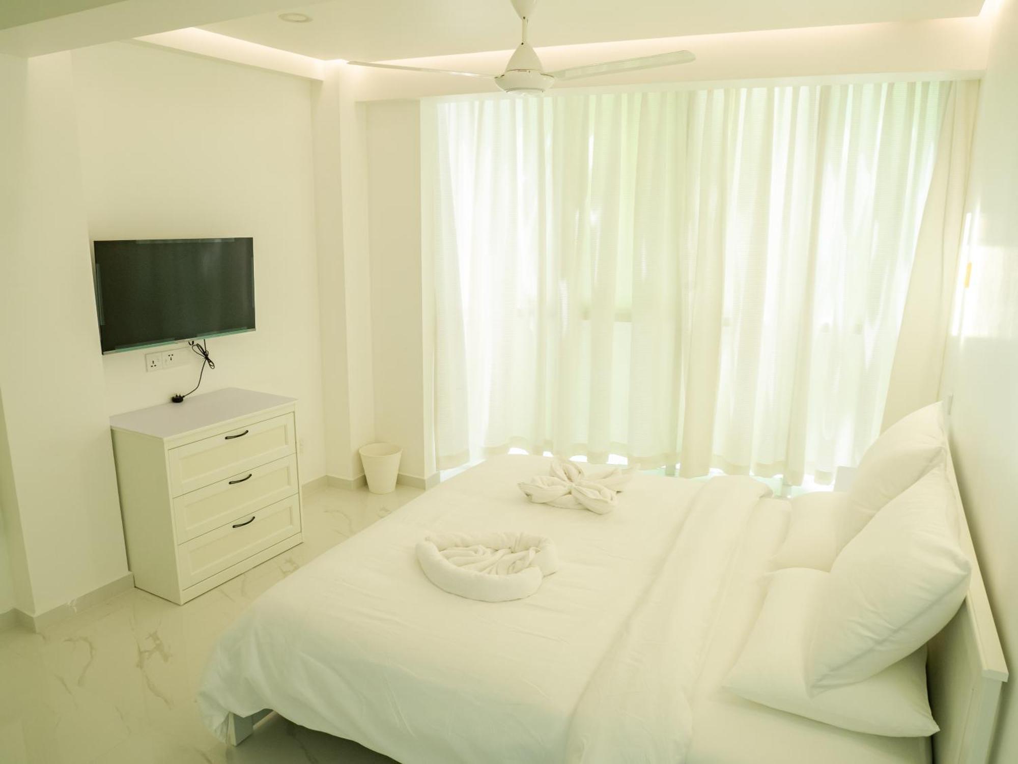 Beachfront Апартаменти Мале